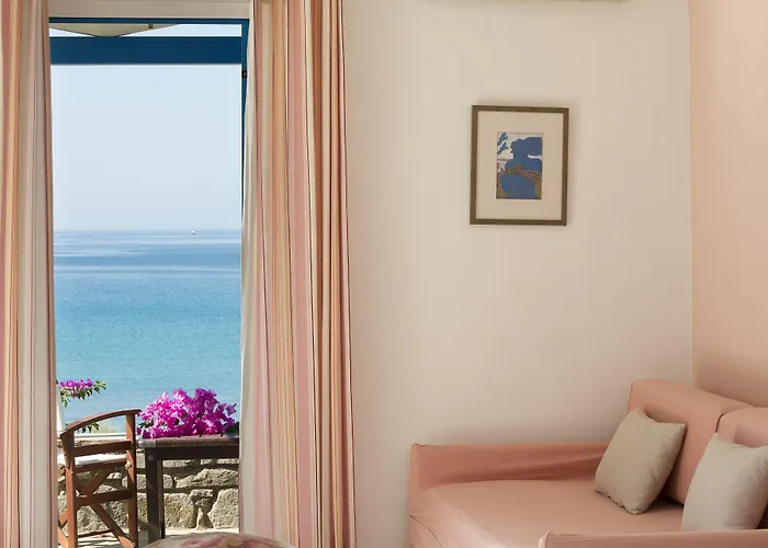 Poseidon Of Paros & ホテル クリシ・アクティ